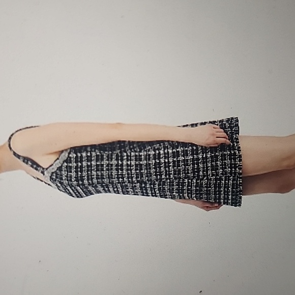 ELIE TAHARI TWEED EMBELLISHED NECK AND BOTTOM SLEEVELESS DRESS SIZE L - Picture 2 of 8